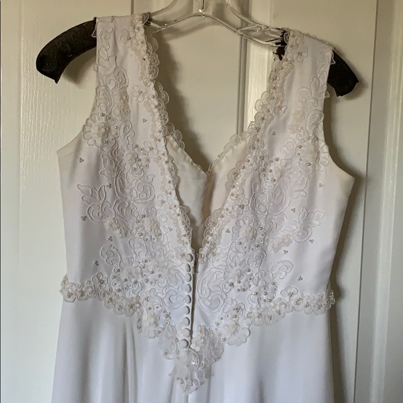 Wedding dress - Picture 3 of 6